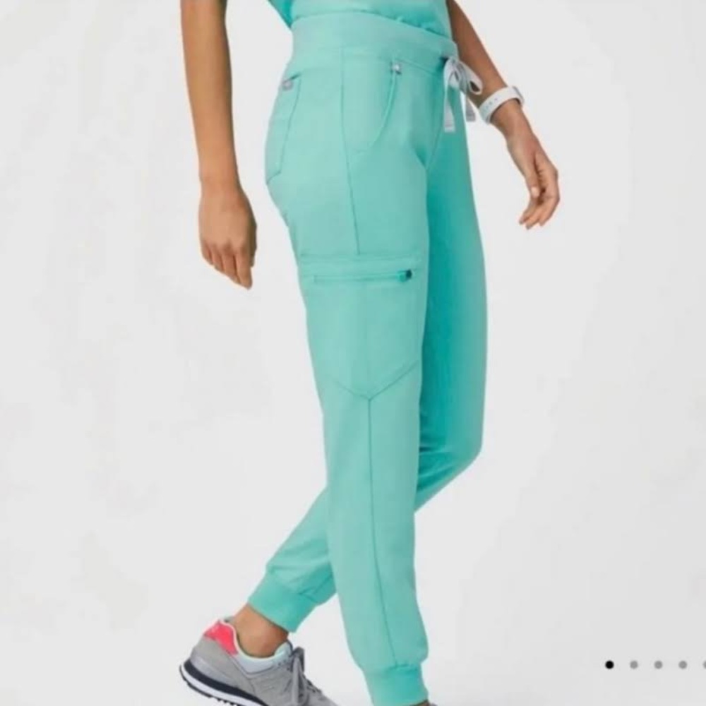 Figs AQUA scrubs- limited edition Zamora jogger (small) & casma top (small)
